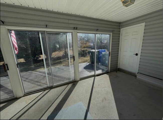 Building Photo - 204 Courtyard W