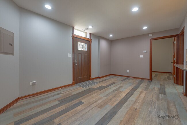 Foto del edificio - 2504 S Blue Island Ave