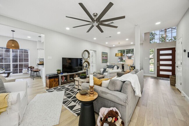 Building Photo - Chic comfort meets outdoor fun - poolside ...