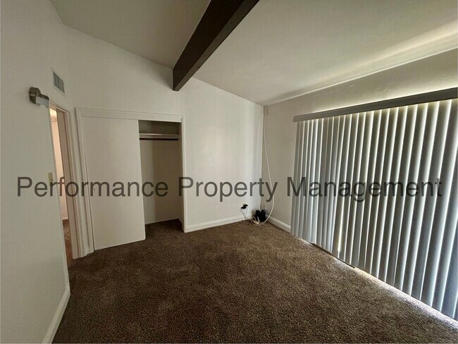 Foto del edificio - Charming 2 Bed/2 Bath NE Bakersfield Home ...