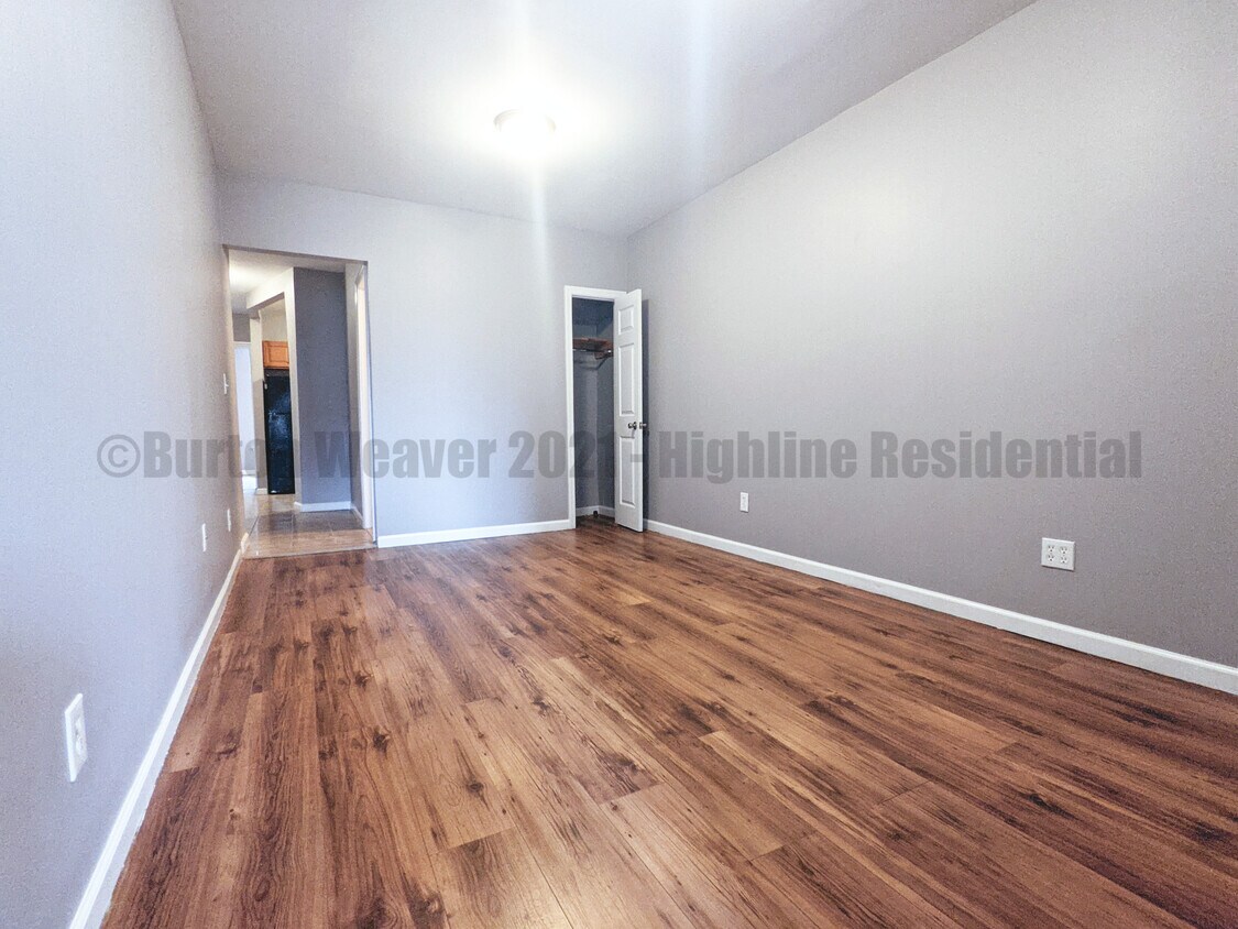 Primary Photo - 483 5th Ave