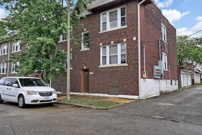 Building Photo - Chic lil Studio