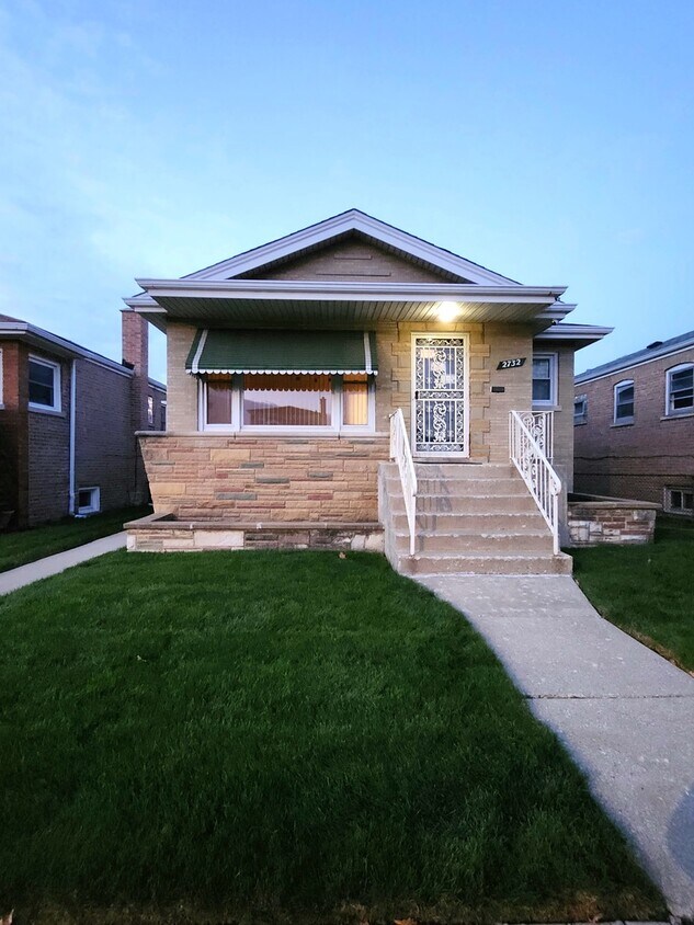 2732 W 83rd Pl, Chicago, IL 60652 House Rental in Chicago, IL