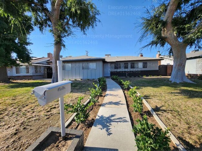 Foto del edificio - 3 bedroom/ 2 bathroom home located near th...