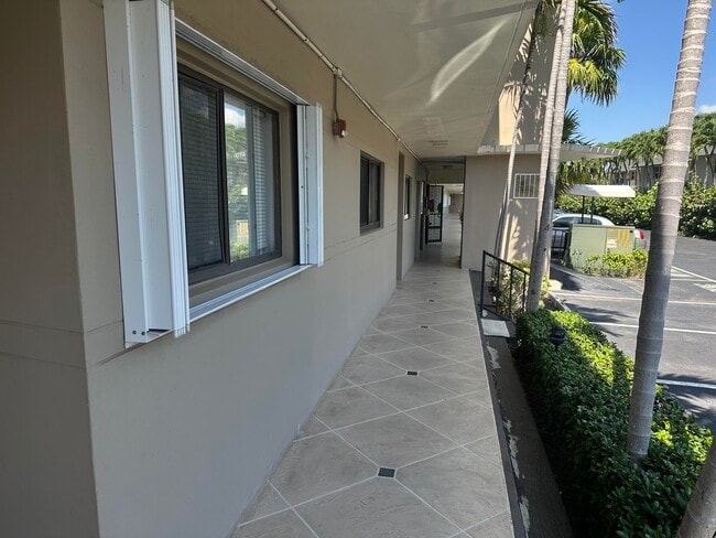 Foto del edificio - 3605 S Ocean Blvd