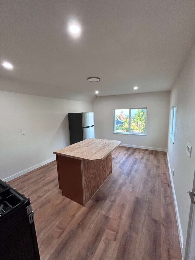 Building Photo - Available Now! 1bd/1ba for rent in Kapaau