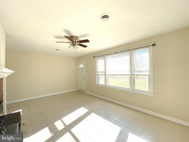 Foto del edificio - 15921 Livingston Rd