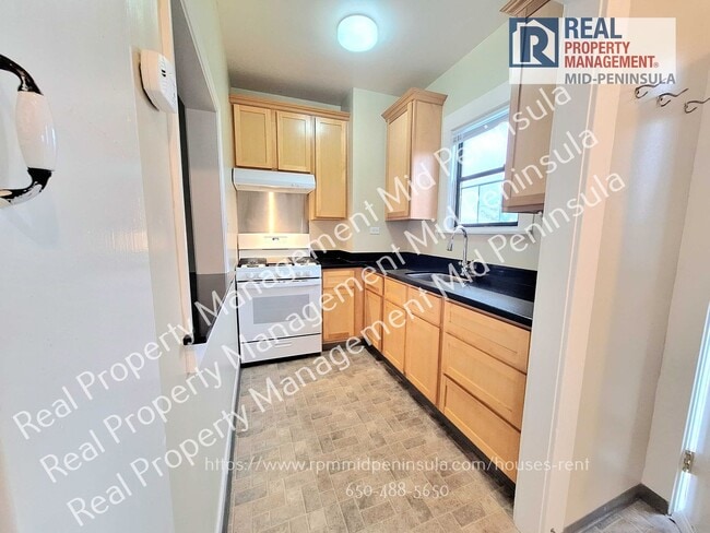 Foto del edificio - Quiet 1 Bedroom / 1 Bathroom on Top Floor ...