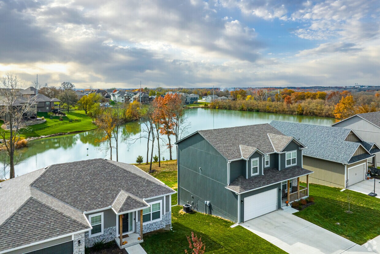 Tall Grass Luxury Rental Homes Houses for Rent Pleasant Hill, MO