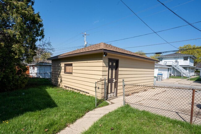Foto del edificio - 5650 N 97th St