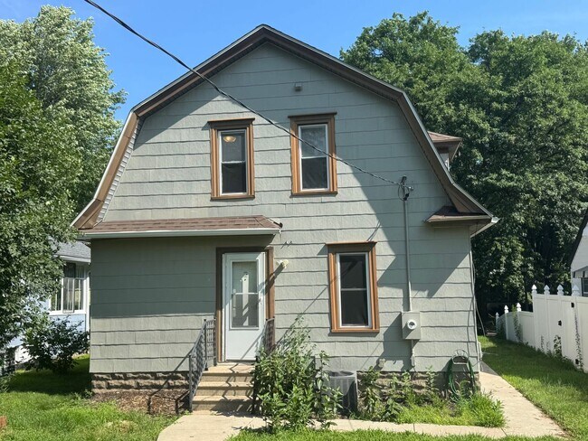 Foto del edificio - Gorgeous 3 Bedroom UPDATED Single Family Home