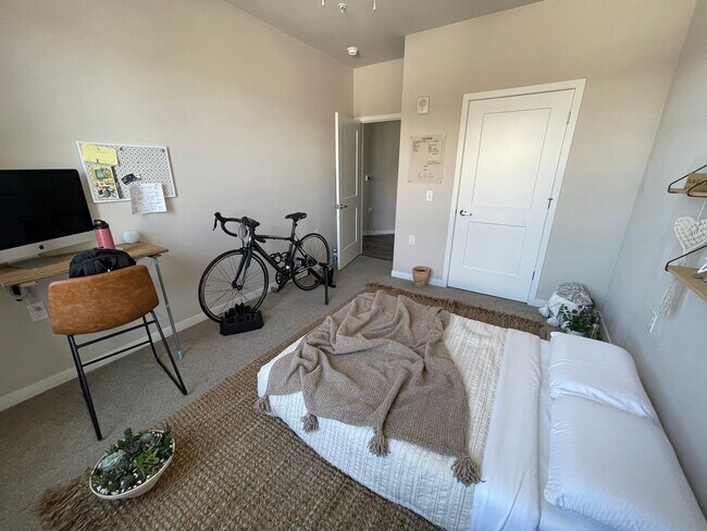 Building Photo - 5615 Summer Shine Dr