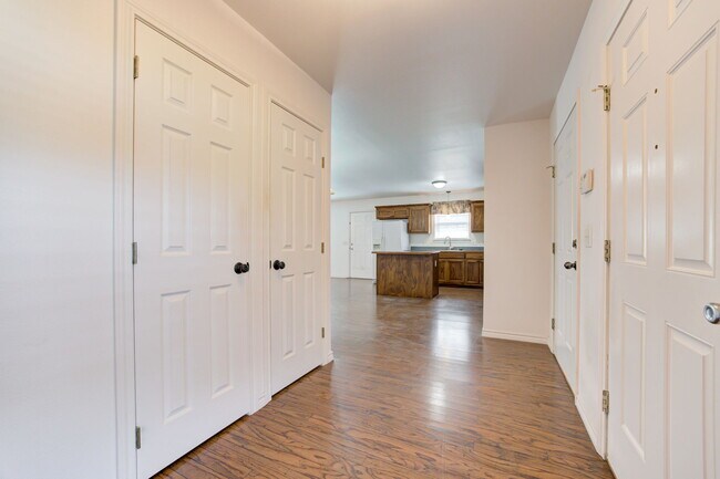 Foto del edificio - 3727 Cedar Ridge Dr