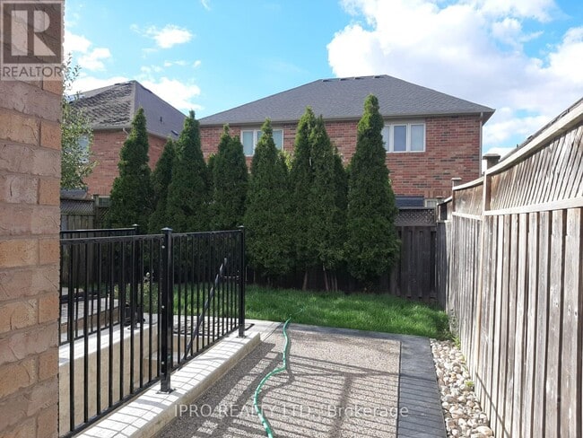 Building Photo - 3198 Cabano Crescent