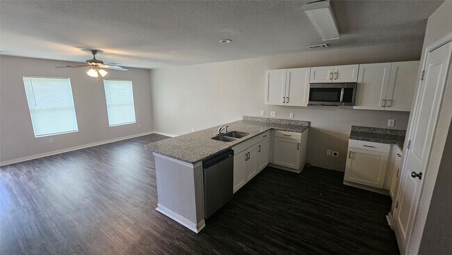 Building Photo - 14190 Green Wing Cir