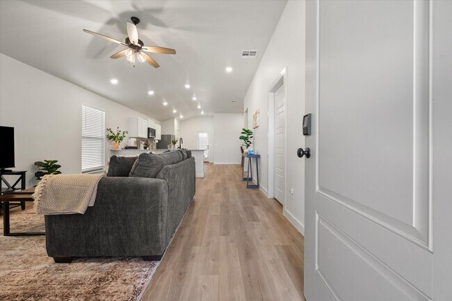 Foto del edificio - 2505 Kenwood Ave