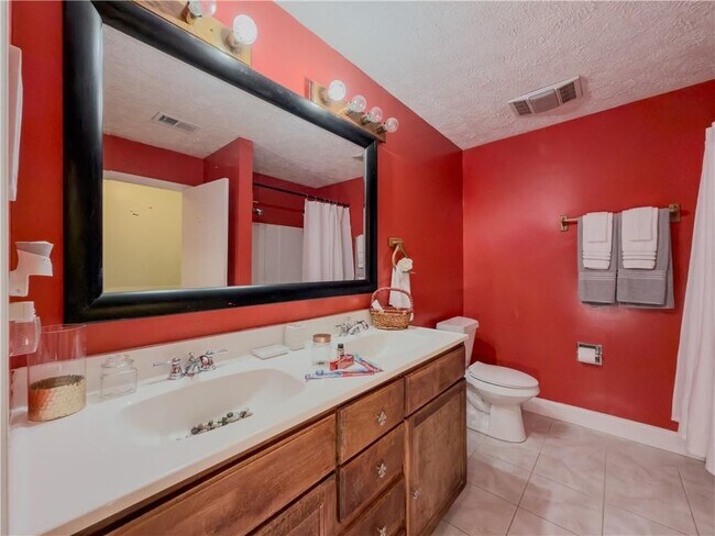 Foto del edificio - 580 Pineland Cir