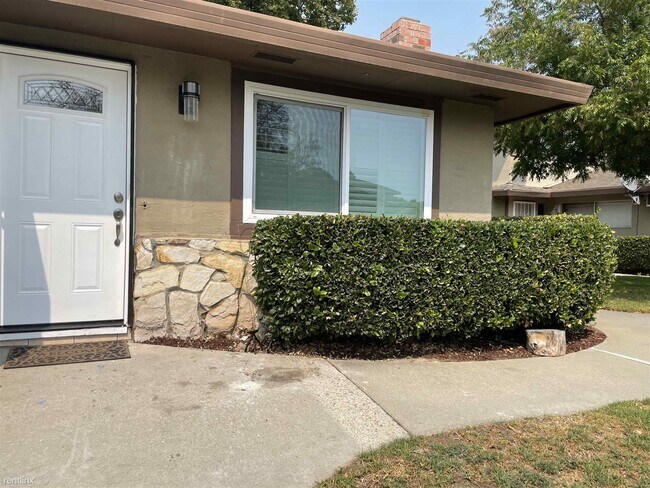 Building Photo - 2 br, 1 bath Condo - 197 Coy Drive #1