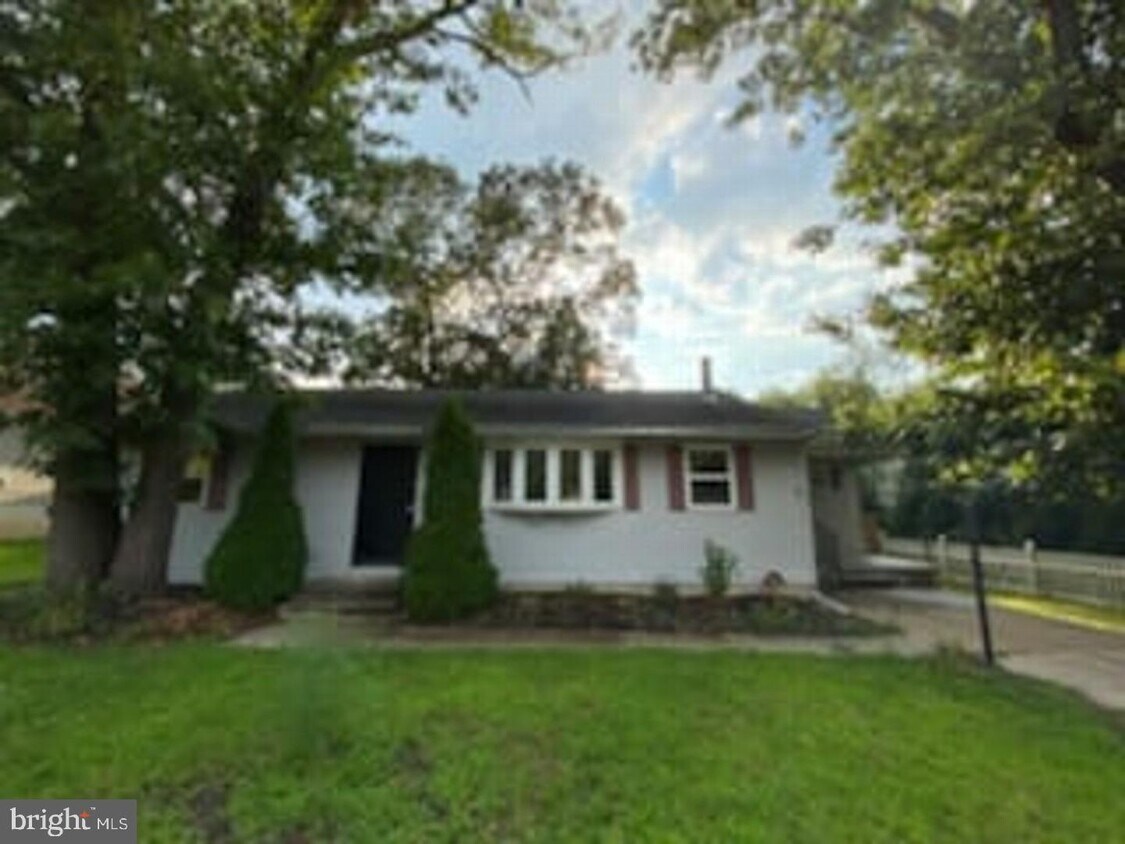 1610 Lake Ave, Clementon, NJ 08021 House Rental in Clementon, NJ