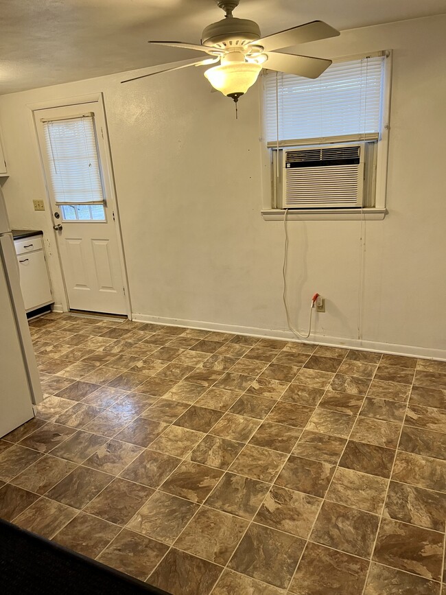 Building Photo - 305 E Highland Ave