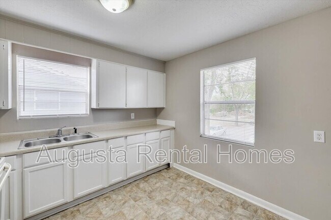 Foto del edificio - 329 Verdery Dr