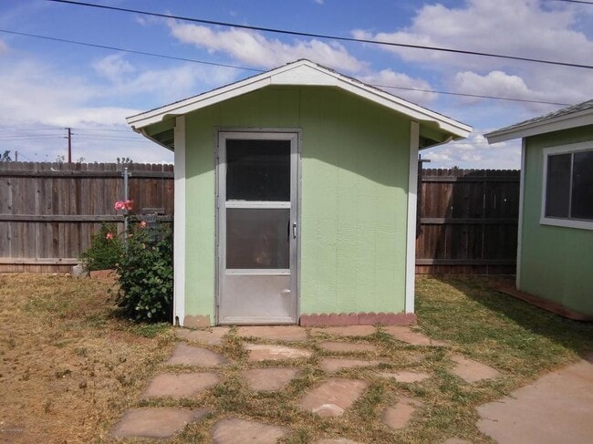 Building Photo - 1033 S 5th St