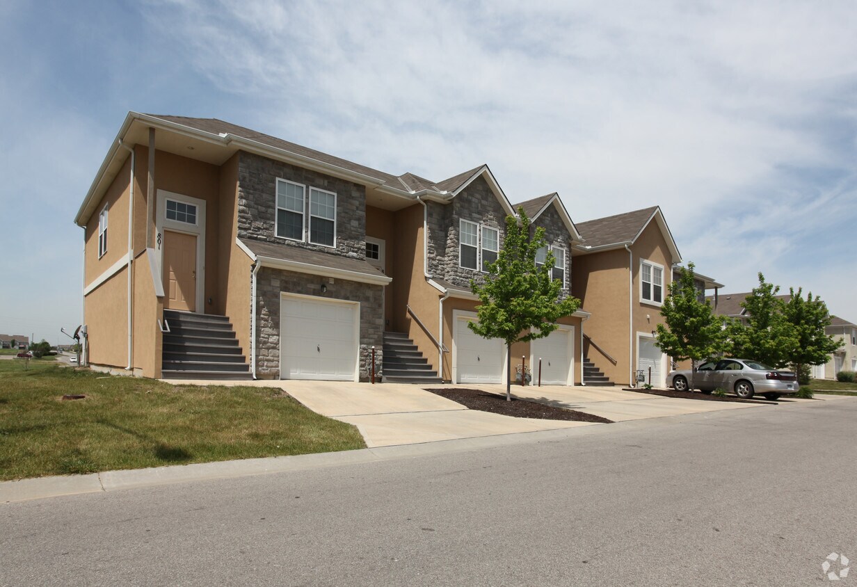 802859 Woodson Ct, Gardner, KS 66030 Apartments in Gardner, KS