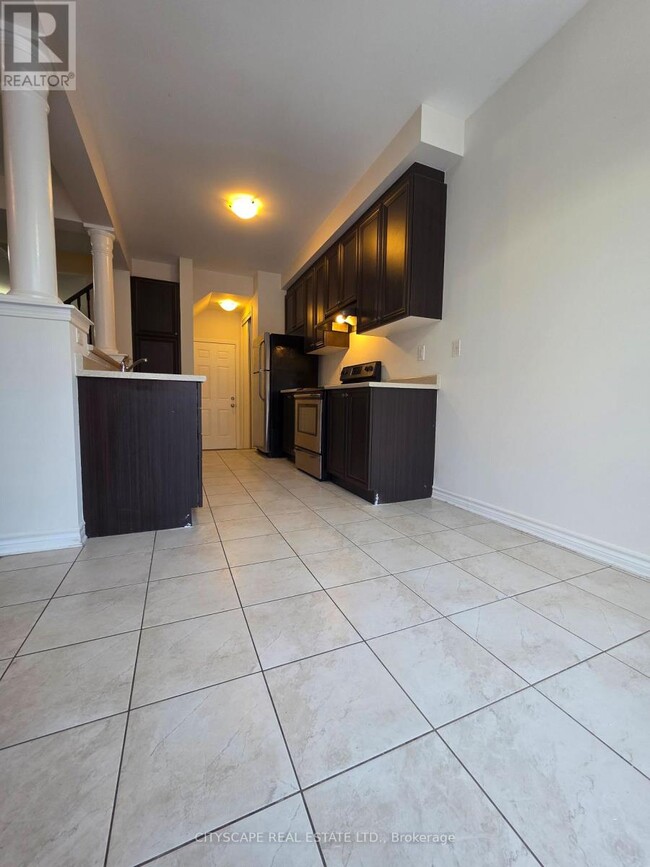 Building Photo - 608 Langholm St