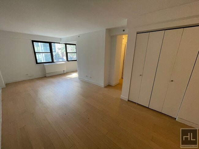 Building Photo - East 39th Street