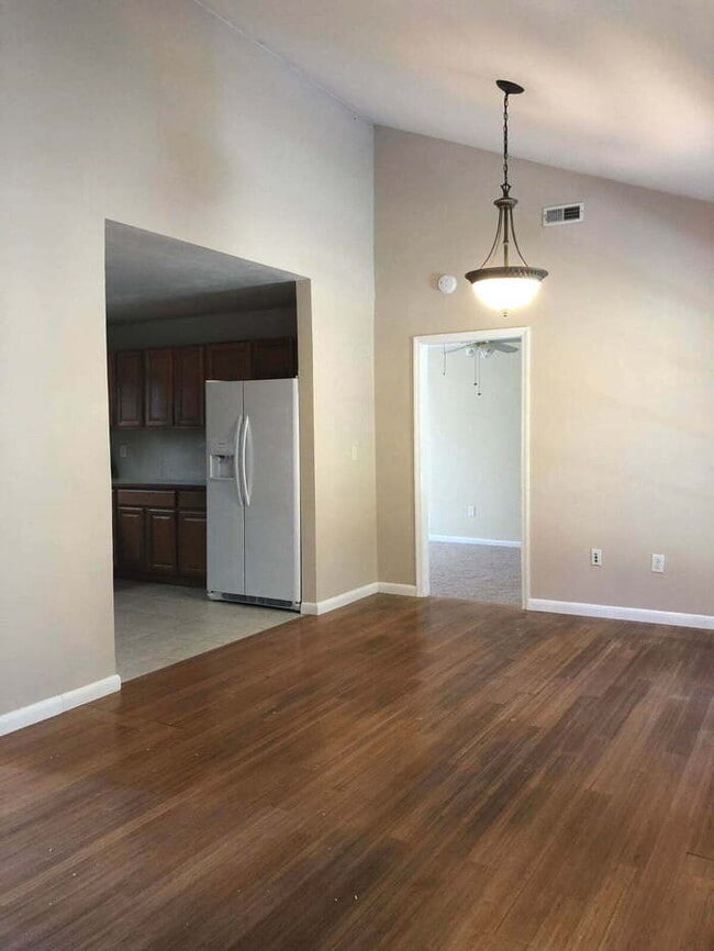 Building Photo - 115 Aylesbury Rd