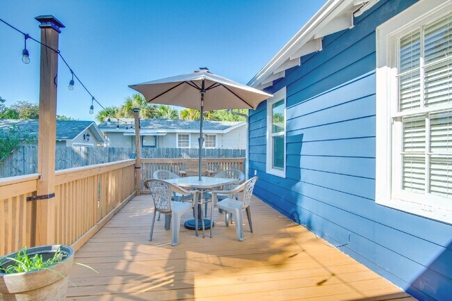Foto del edificio - 3-Bedroom, 1-Bathroom Cottage in East Hill with Solar Power & Wraparound Deck!