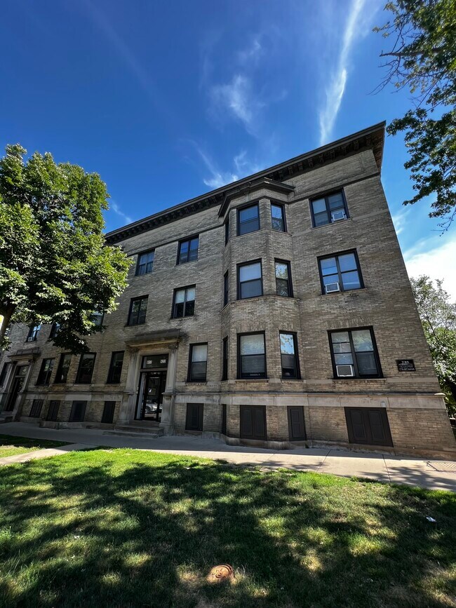 923 W Waveland Ave Unit 2b, Chicago, IL 60613 Apartments in Chicago