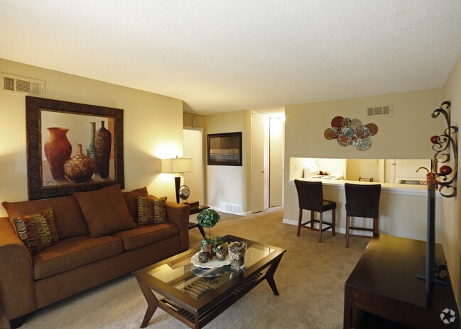 Living Area - Lakes At Ridgeway