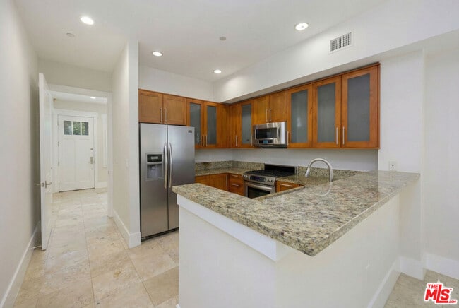 Foto del edificio - 2020 Holly Dr