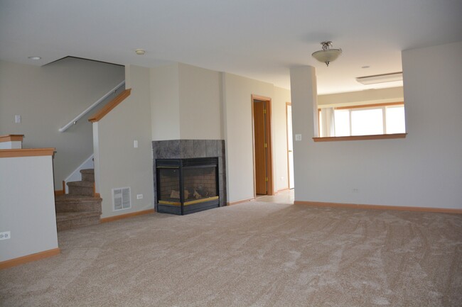 Building Photo - 874 Emerald Dr
