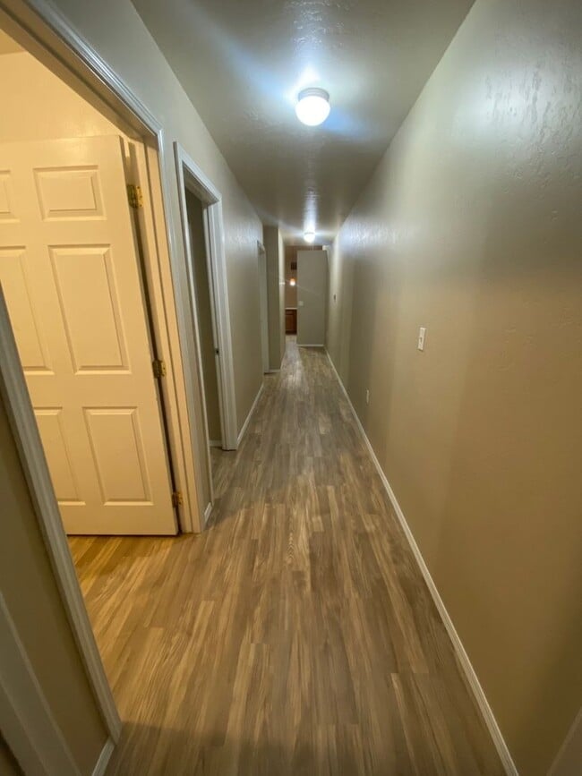 Building Photo - 310 S David St