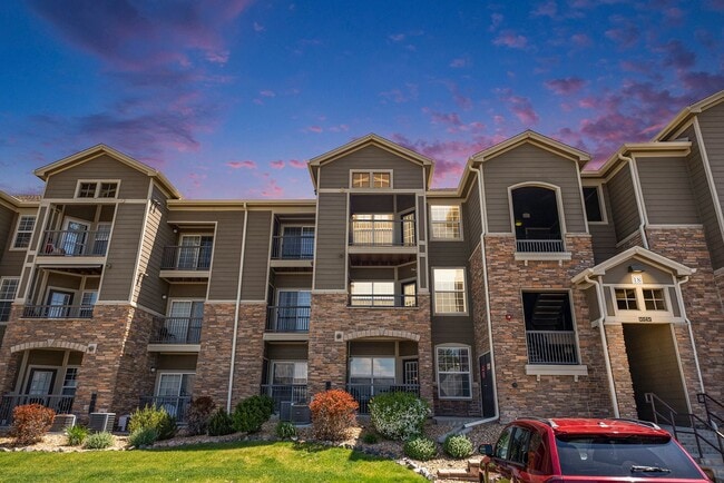 Building Photo - Top Floor 2BR/2B Condo w/Breathtaking View...