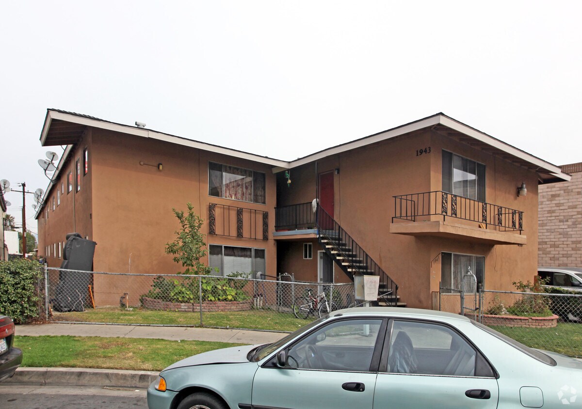 Primary Photo - 1943 E Wilson Ave