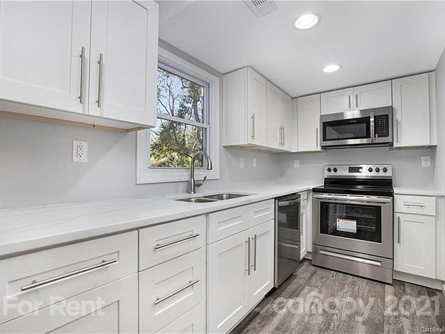 Building Photo - 6815 Cove Creek Dr