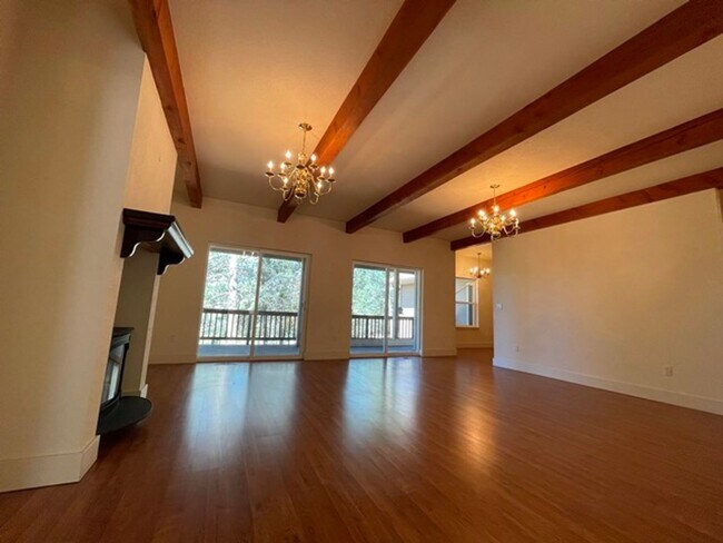 Foto del edificio - Large home in the Running Y