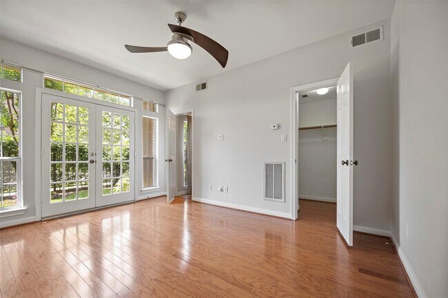 Building Photo - 1515 Oakdale St