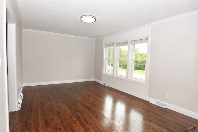 Foto del edificio - 1401 Woodbury Dr