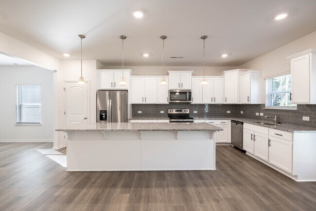 Foto del edificio - BEAUTIFUL 3 Bedroom Home - Stonebridge Fairways - AVAILABLE NOW