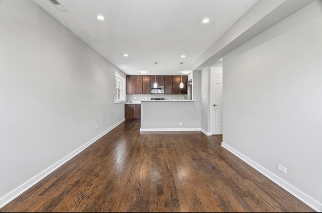 Foto del edificio - 2553 W Summerdale Ave