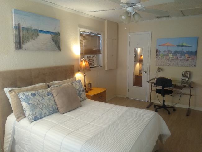 Foto del edificio - 4300 McIntosh Rd