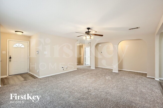 Building Photo - 1925 Cross Oaks Dr