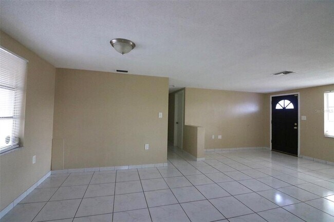 Foto del edificio - 3221 Holiday Lake Dr