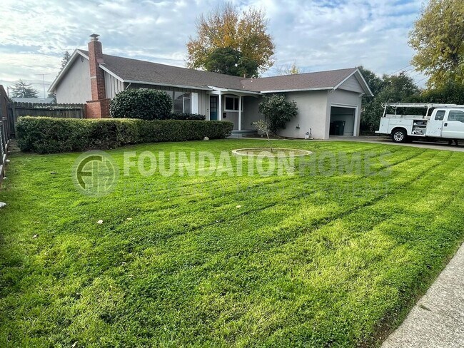 Building Photo - Charming 3-Bedroom Pleasant Valley Ranch Home!  Solar!  Fenced Yard!  FOUNDATION