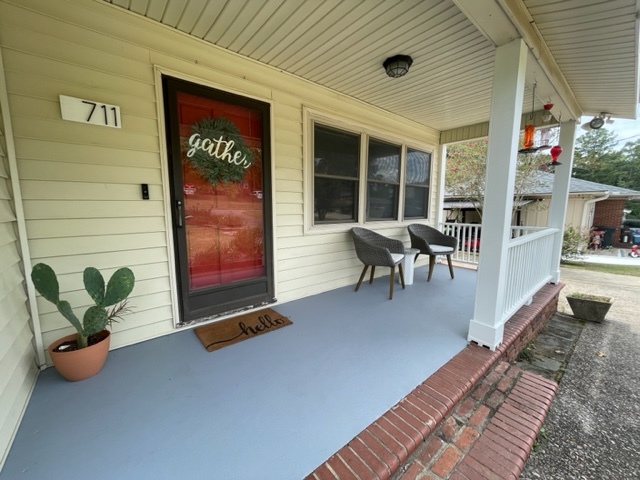 Building Photo - 711 Riverview Dr