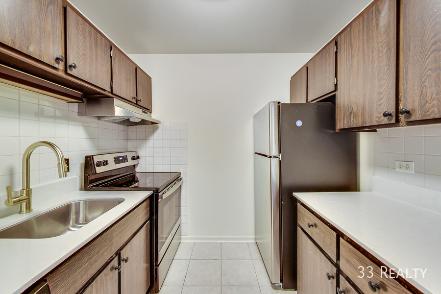 Primary Photo - 9807 Karlov Ave
